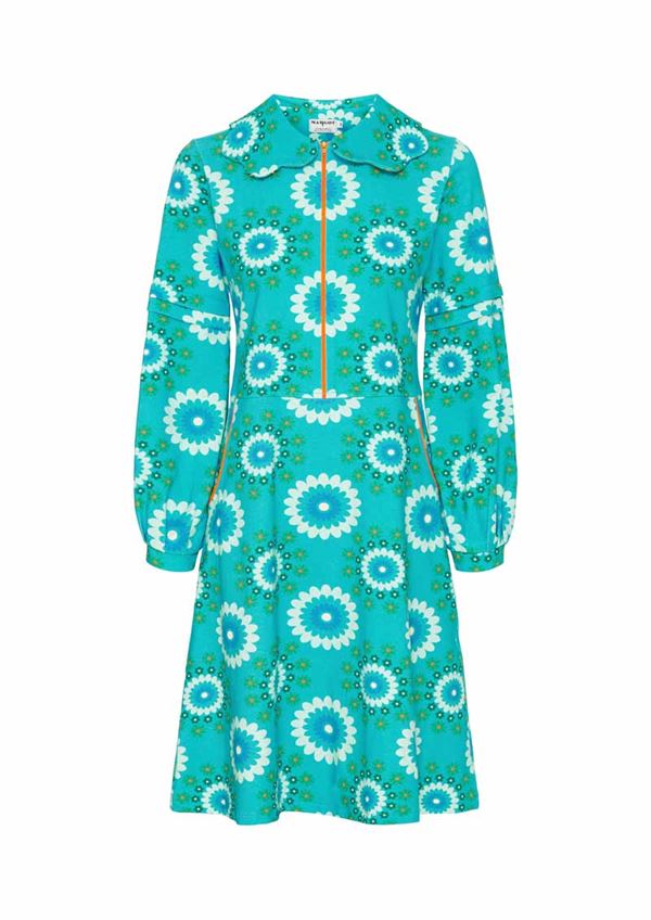 Blå kjole i cool retro-mønster fra MARGOT